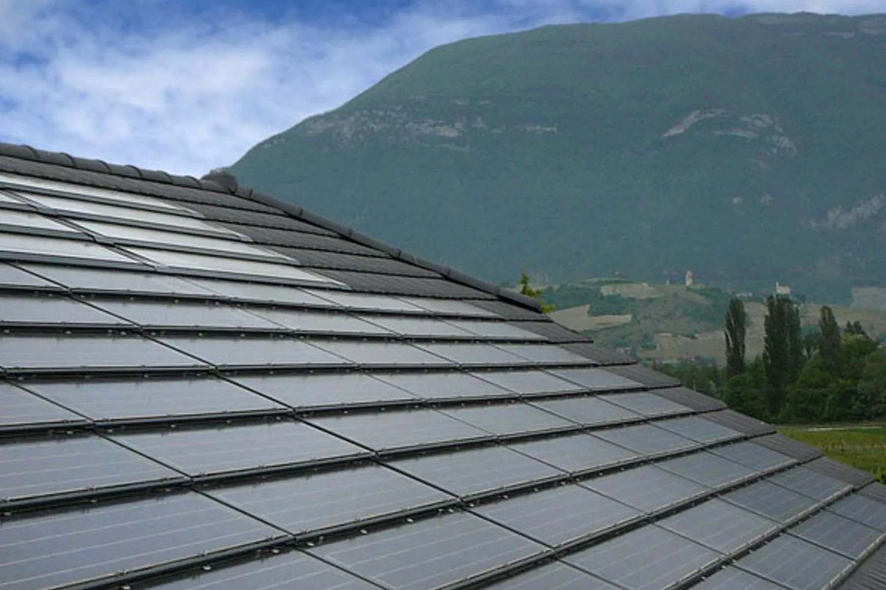 découvrez les tuiles solaires, une solution innovante et esthétique pour produire de l'énergie verte tout en préservant l'harmonie de votre toit. adoptez une énergie durable et réduisez votre empreinte carbone tout en valorisant votre bien immobilier.