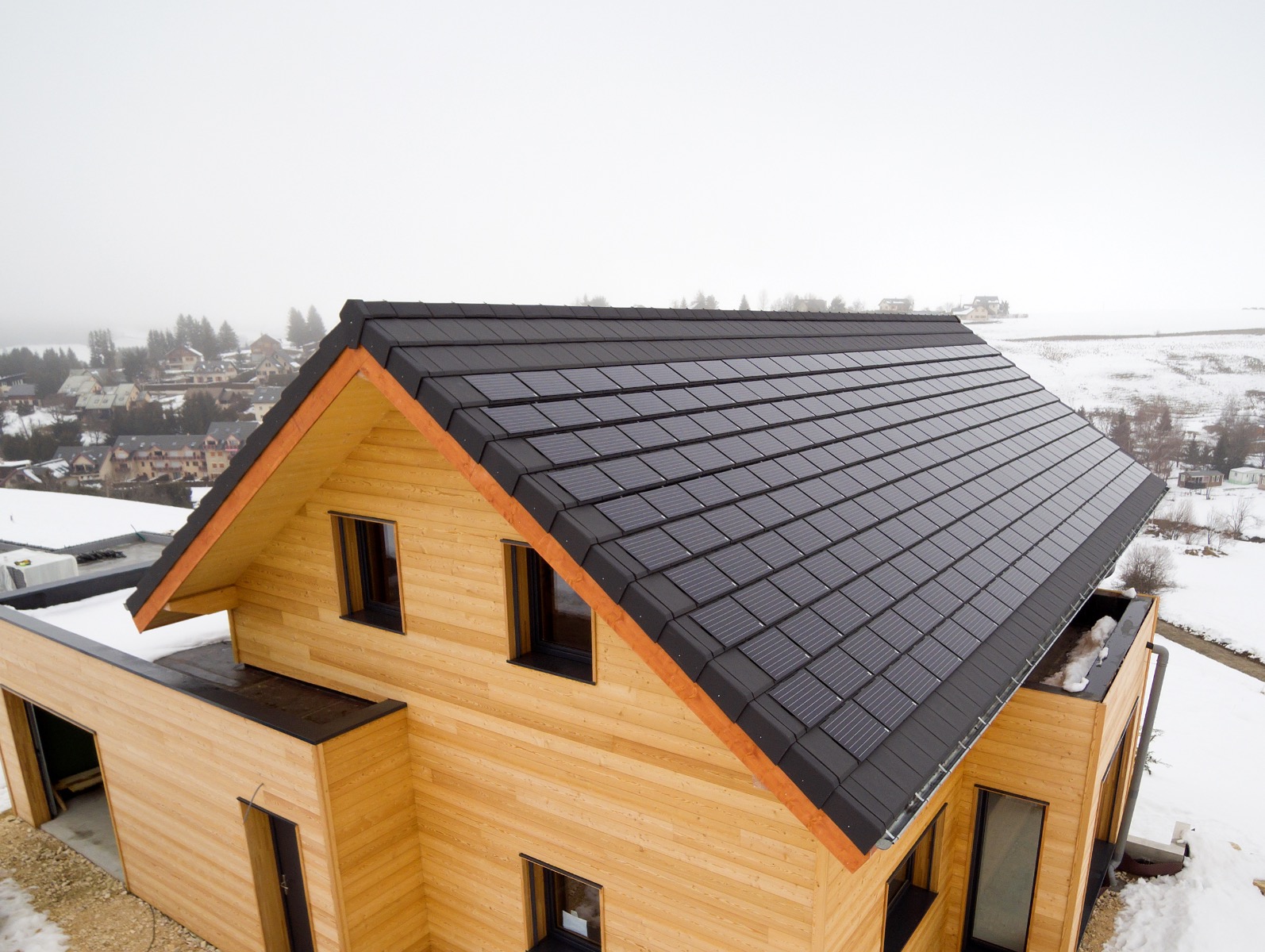 découvrez les tuiles solaires, une solution innovante et esthétique pour produire de l'énergie renouvelable tout en préservant l'esthétique de votre toiture. alliez performance énergétique et design moderne pour un habitat durable.
