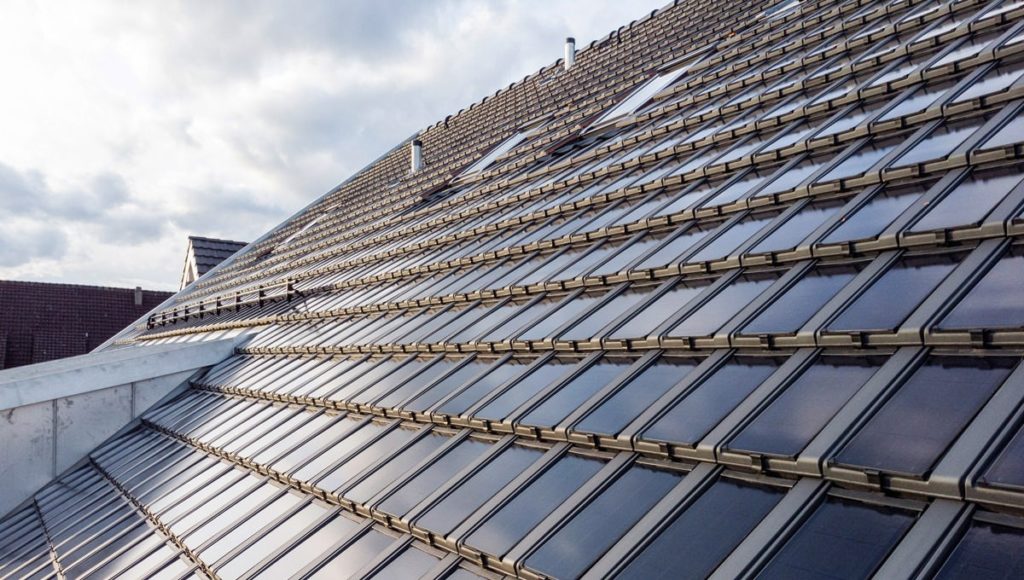 découvrez les tuiles solaires, une solution innovante et esthétique pour produire de l'énergie solaire tout en préservant l'harmonie de votre toiture. profitez d'une transition énergétique efficace et participez à la protection de l'environnement.