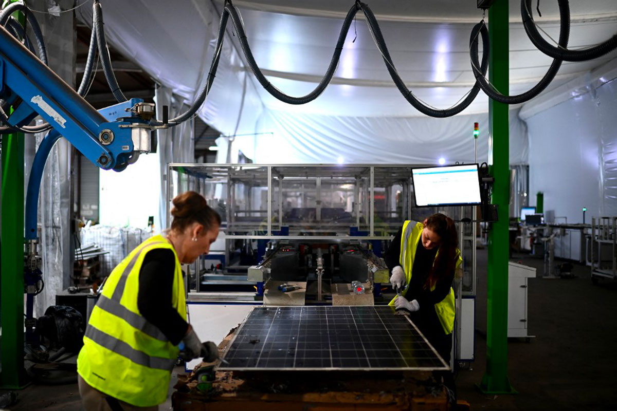 découvrez notre usine de panneaux solaires, où innovation et durabilité se rencontrent. nous produisons des solutions énergétiques renouvelables de haute qualité pour un avenir plus vert. rejoignez-nous dans la transition énergétique et faites le choix d'une énergie propre et responsable.