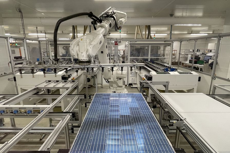 découvrez notre usine de panneaux solaires en france, spécialisée dans la fabrication de solutions énergétiques durables et de haute qualité. engagez-vous pour l'environnement avec nos produits innovants qui optimisent l'énergie solaire pour une planète plus verte.