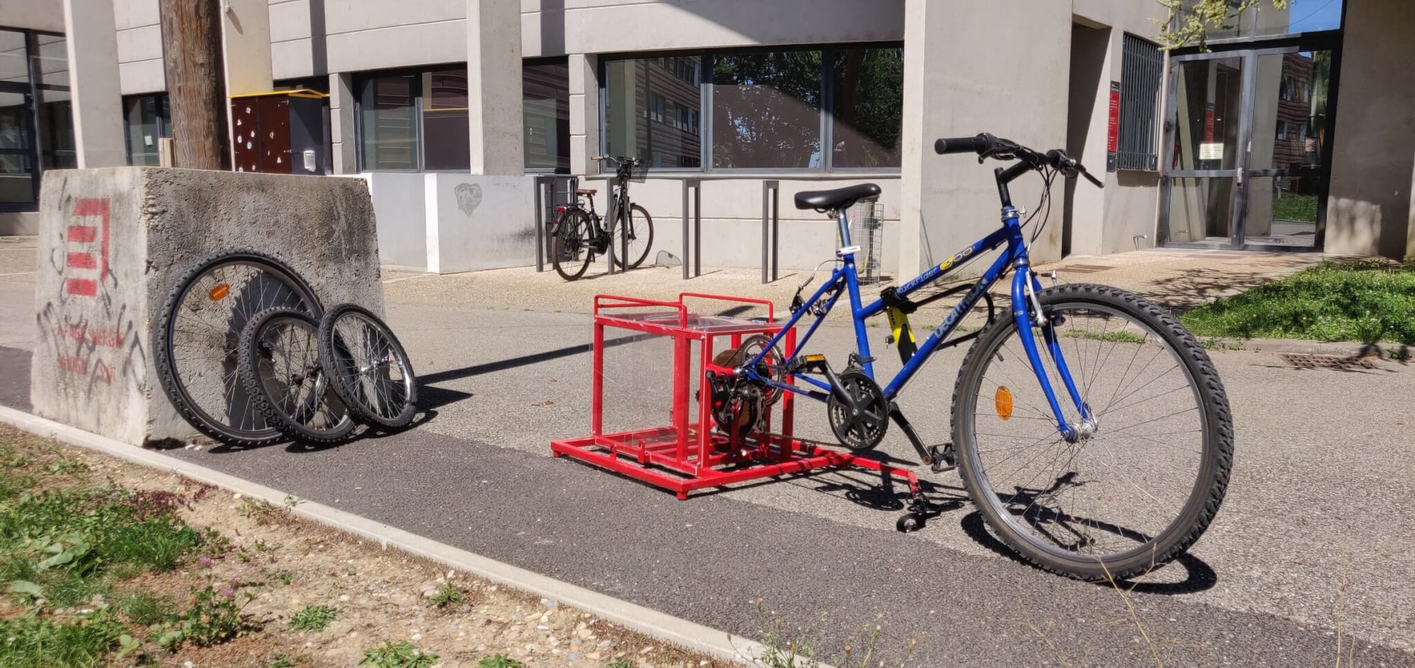 découvrez le vélo générateur, une innovation écologique qui transforme votre énergie en électricité. idéal pour les passionnés de vélo et les adeptes des énergies renouvelables, ce dispositif vous permet de pédaler tout en alimentant vos appareils électroniques. économique et durable, le vélo générateur allie plaisir de la balade et engagement pour l'environnement.