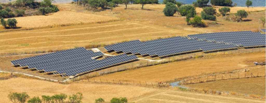 découvrez notre offre de vente de fermes solaires, alliant innovation et durabilité. investissez dans l'énergie renouvelable et participez à la transition énergétique tout en bénéficiant d'un rendement attractif. contactez-nous pour en savoir plus sur nos solutions adaptées à vos besoins.