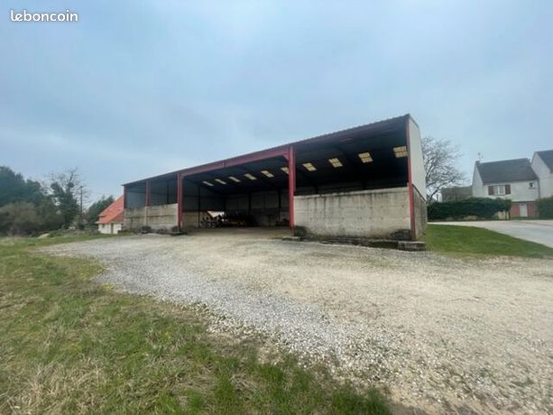découvrez notre sélection de hangars agricoles à vendre, idéaux pour le stockage de matériel, de récoltes ou d'animaux. profitez de solutions adaptées à vos besoins avec des structures robustes et fonctionnelles.