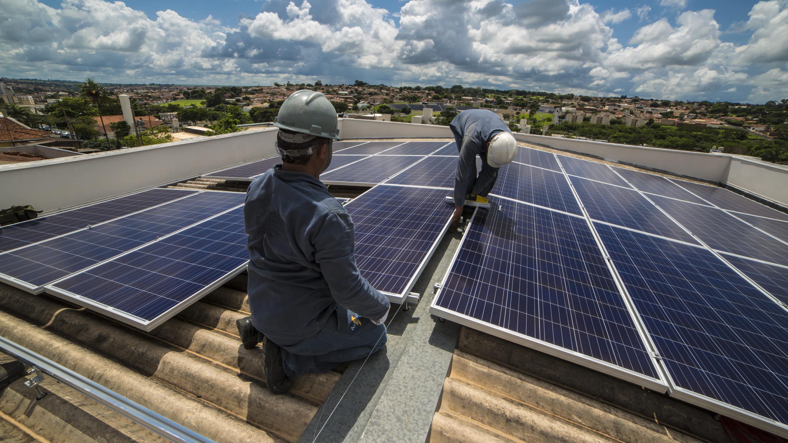 découvrez les avantages des panneaux solaires pour votre maison : écologiques, économiques et performants, ils vous permettent de réduire votre facture d'énergie et de profiter d'une énergie renouvelable. optez pour une solution durable et contribuez à la protection de l'environnement.
