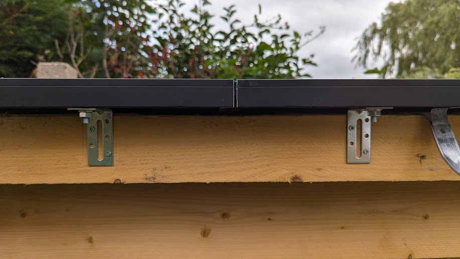 découvrez notre abri jardin solaire, la solution idéale pour stocker vos outils de jardinage tout en préservant l'environnement. conçu avec des matériaux durables et équipé de panneaux solaires, cet abri allie fonctionnalité et éco-responsabilité. profitez d'un espace pratique et esthétique dans votre jardin.