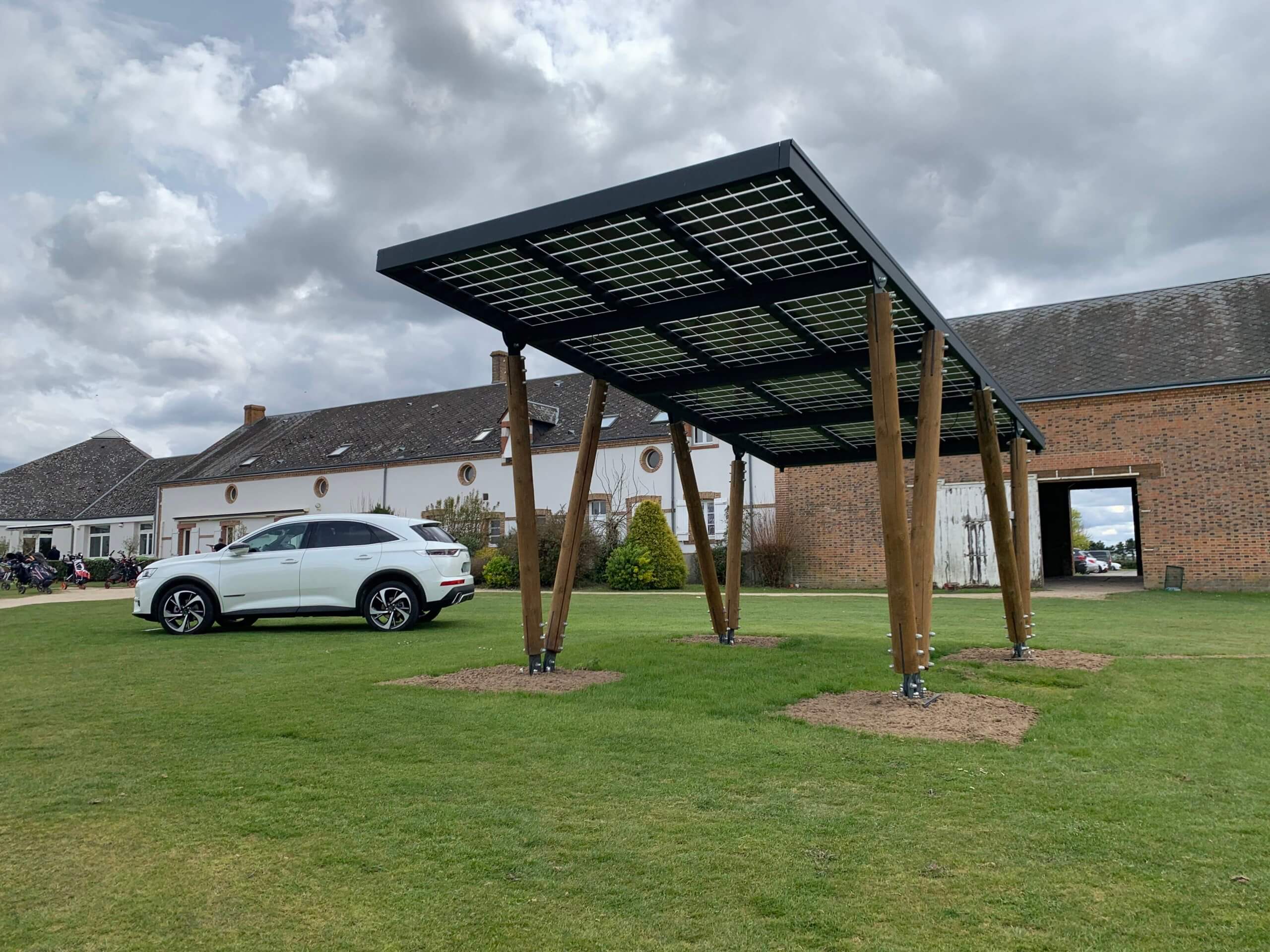 découvrez notre abri solaire, une solution innovante pour profiter de votre espace extérieur tout en étant protégé des rayons uv. idéal pour les jardins, terrasses et piscines, cet abri combine esthétisme et fonctionnalité, vous offrant un lieu de détente confortable et protecteur. explorez les avantages d'un abri solaire dès aujourd'hui !