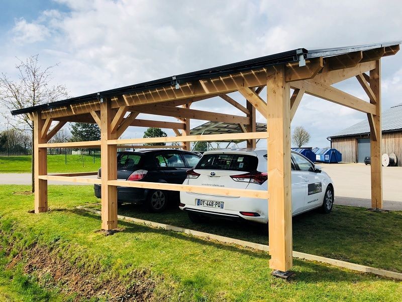 découvrez notre abri solaire, une solution idéale pour profiter de votre espace extérieur tout en étant protégé du soleil. design moderne et matériaux durables, il s'intègre parfaitement à votre jardin tout en offrant confort et ombre. profitez de vos journées d'été en toute sérénité !