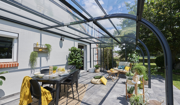 découvrez notre sélection d'abris de terrasse, alliant design et confort. protégez votre espace extérieur tout en ajoutant une touche d'élégance à votre jardin. idéal pour profiter de vos moments en plein air, quelles que soient les conditions météorologiques.