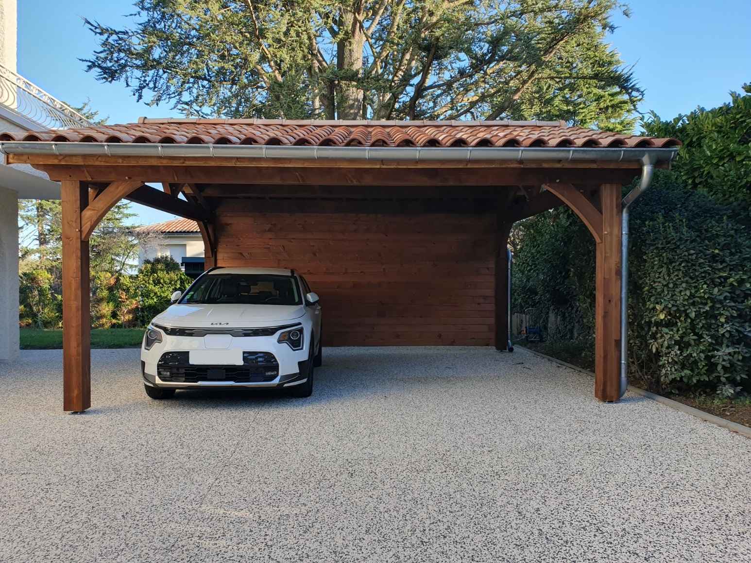découvrez nos abris voiture de haute qualité, idéaux pour protéger votre véhicule des intempéries. faciles à installer et durables, nos abris offrent une solution pratique pour préserver l'état de votre voiture tout au long de l'année.
