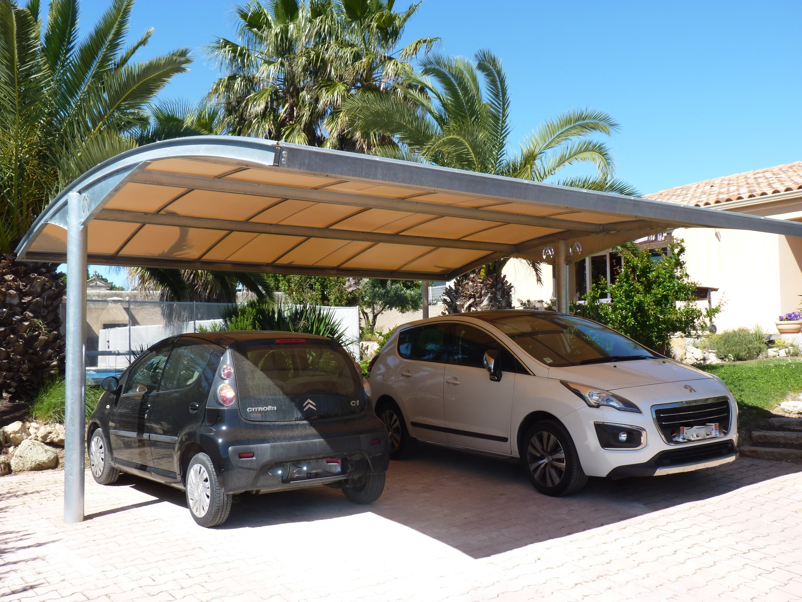 découvrez nos abris voiture de haute qualité, conçus pour protéger votre véhicule des intempéries et des uv. faciles à installer et esthétiques, nos abris s'adaptent à tous les espaces extérieurs. protégez votre investissement avec style!