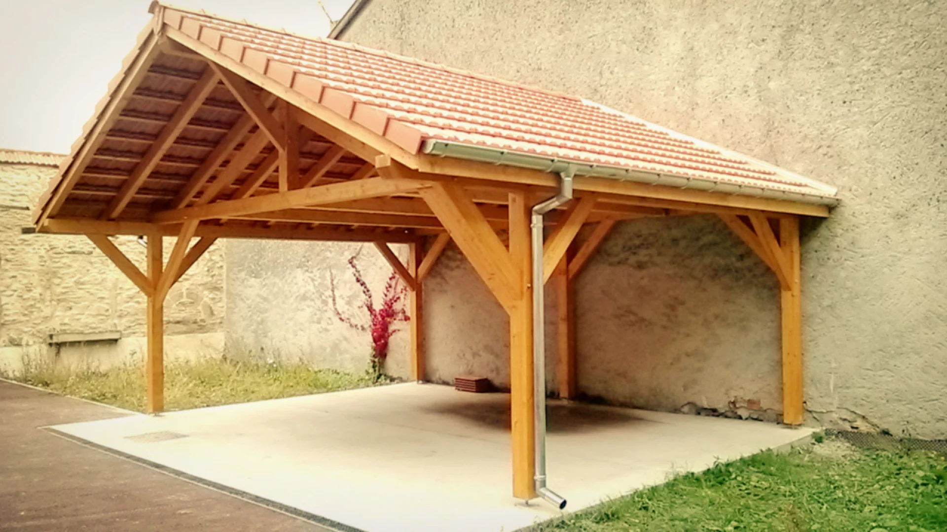 découvrez notre large gamme d'abris pour voitures en bois, alliant esthétisme et robustesse. protégez votre véhicule des intempéries tout en embellissant votre jardin avec nos structures en bois de qualité. idéal pour un stockage pratique et sécurisé.