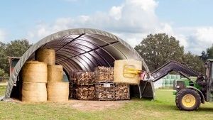 découvrez notre sélection d'abris agricoles de qualité, idéaux pour protéger vos cultures et vos équipements. conçus pour résister aux intempéries et pour optimiser l'espace, nos abris sont la solution parfaite pour les agriculteurs soucieux de préserver leur matériel et d'améliorer leur rendement.
