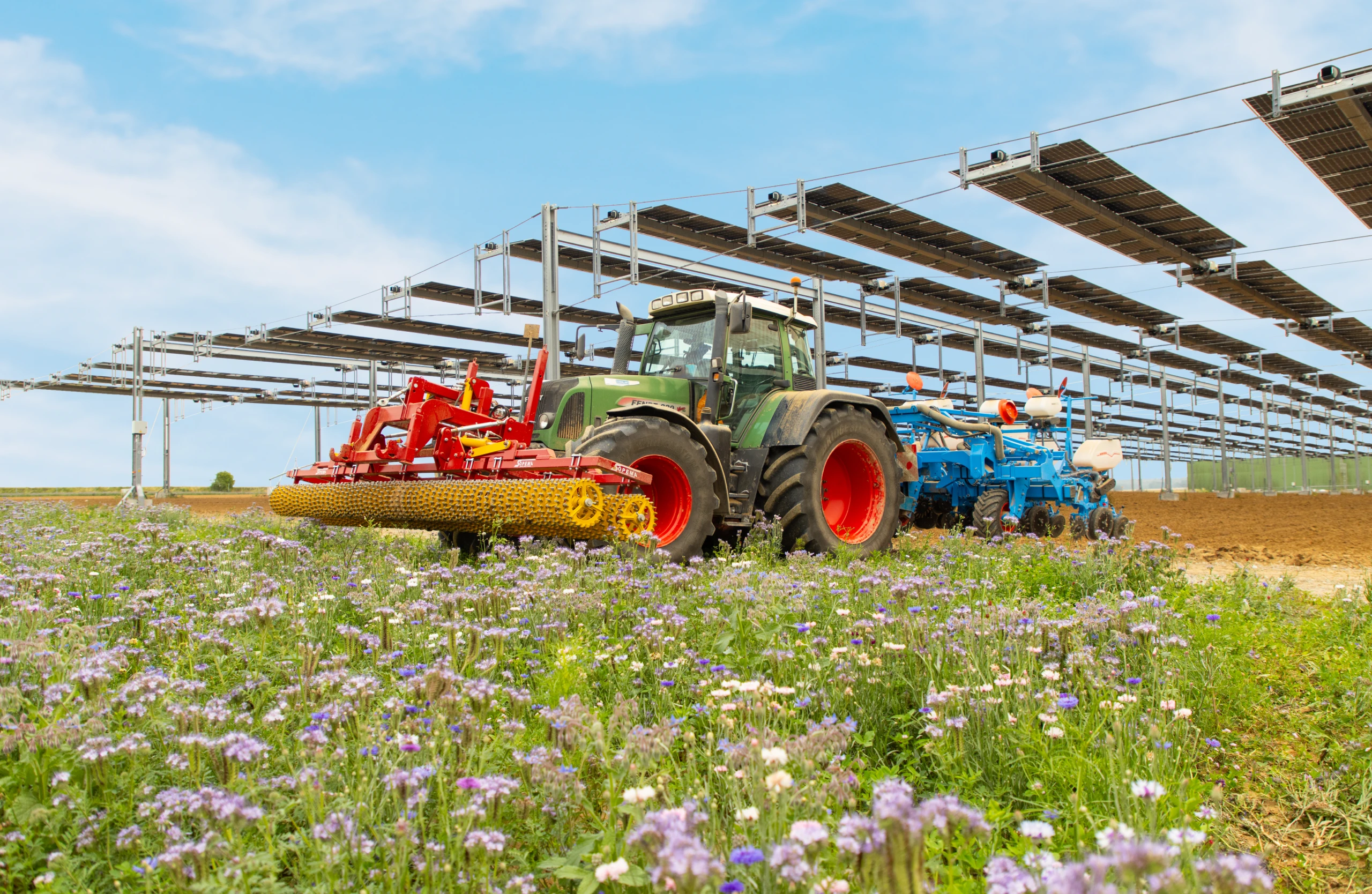 découvrez agri-pv, la solution innovante qui allie agriculture et énergie solaire. optimisez vos cultures tout en produisant une énergie renouvelable propre et durable. rejoignez la révolution verte dès aujourd'hui!