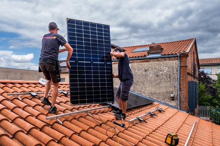 découvrez les dernières aides et subventions pour l'installation de panneaux solaires en 2025. maximisez vos économies d'énergie et participez à la transition énergétique grâce à nos conseils et informations mises à jour.