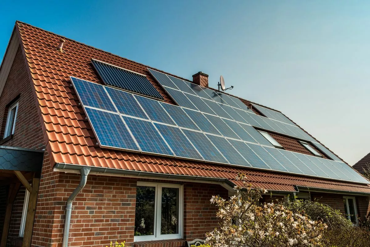 découvrez notre guide complet sur l'aide aux panneaux solaires en 2023. profitez des subventions, des aides financières et des conseils pratiques pour adopter l'énergie solaire et réduire vos factures d'électricité. investissez dans l'avenir avec des solutions écologiques et économiques.