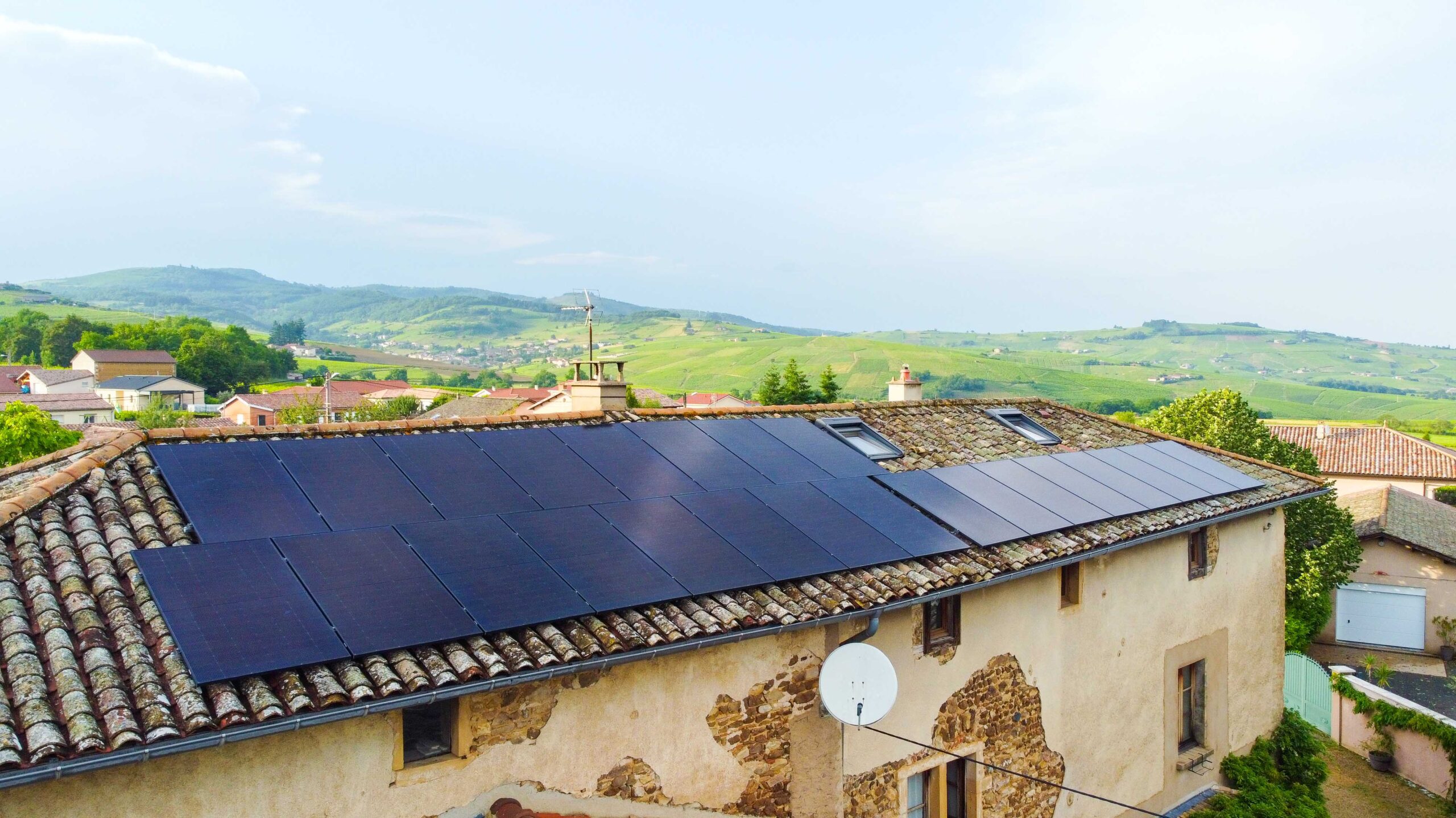 découvrez l'accompagnement et les subventions disponibles pour l'installation de panneaux solaires en rhône-alpes. profitez d'énergies renouvelables pour réduire vos factures tout en préservant l'environnement.