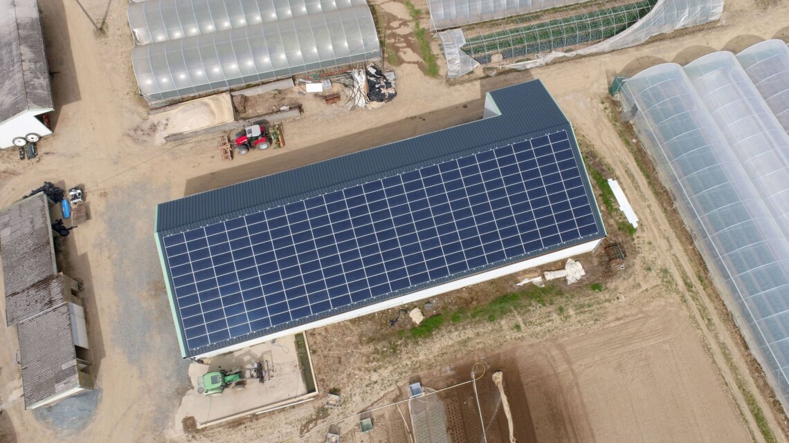 découvrez les différentes aides disponibles pour l'installation de panneaux solaires en france. profitez de subventions, crédits d'impôt et conseils pratiques pour rendre votre projet d'énergie renouvelable plus accessible.