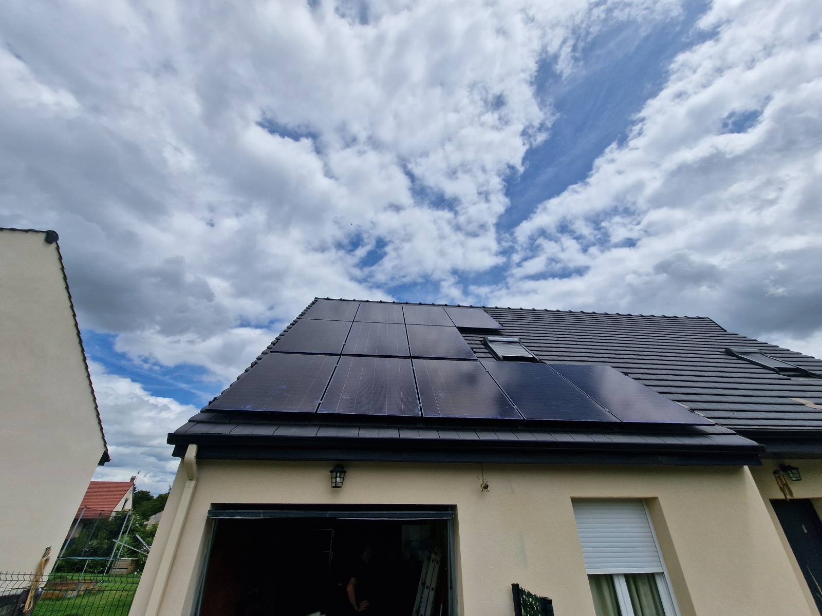 découvrez les aides financières disponibles en 2025 pour l'installation de panneaux solaires. maximisez vos économies d'énergie et bénéficiez des subventions et crédits d'impôt pour rendre votre projet écologique accessible et rentable.