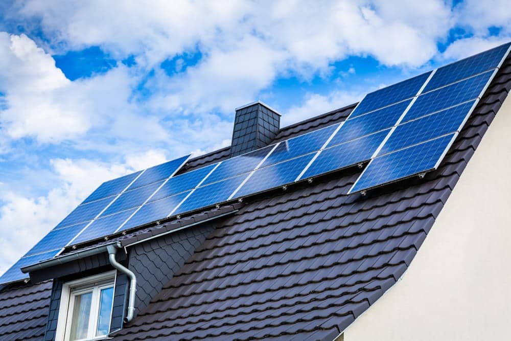 découvrez les aides financières disponibles pour l'installation de panneaux solaires en 2025. profitez des subventions, crédits d'impôt et autres dispositifs gouvernementaux pour réduire le coût de votre transition énergétique et contribuer à un avenir durable.
