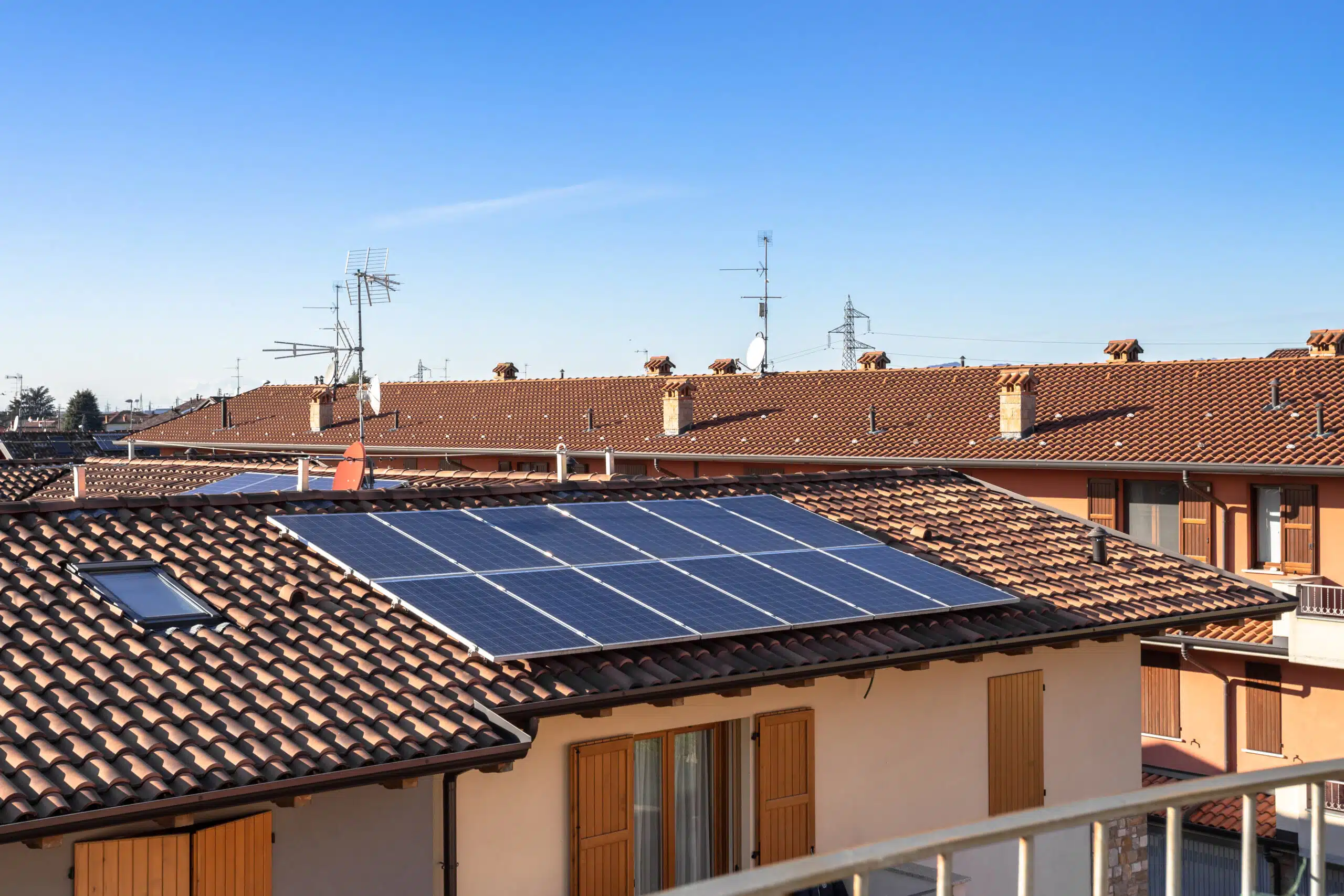 découvrez tout sur l'amortissement des panneaux solaires : comment optimiser votre investissement, comprendre les différents dispositifs fiscaux et maximiser votre retour sur investissement grâce à une gestion efficace de vos installations.