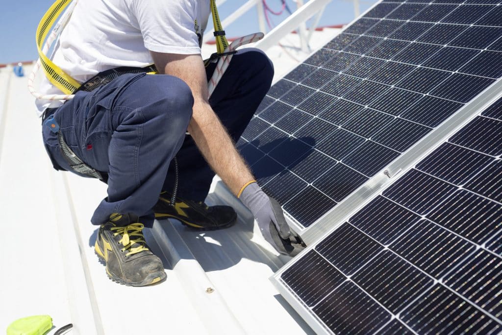 découvrez l'assurance photovoltaïques, une protection essentielle pour assurer votre investissement solaire. protégez vos panneaux solaires contre les risques de dommages, de vol et de pertes de production. informez-vous sur les différentes options d'assurance disponibles et sécurisez votre énergie renouvelable.