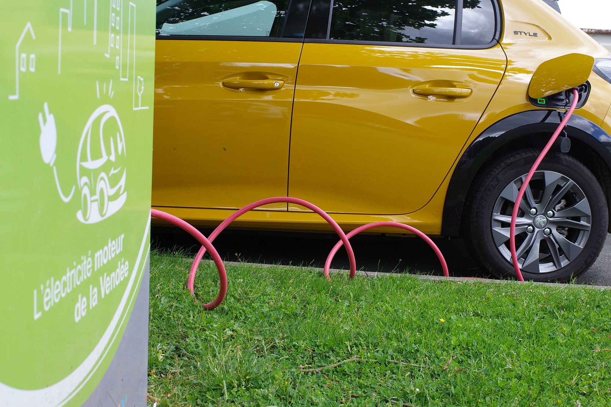 découvrez le monde de l'auto-électricité : des solutions innovantes pour optimiser l'efficacité énergétique de votre véhicule, des conseils pour l'entretien électrique et les dernières tendances en matière d'énergies renouvelables appliquées à l'automobile.