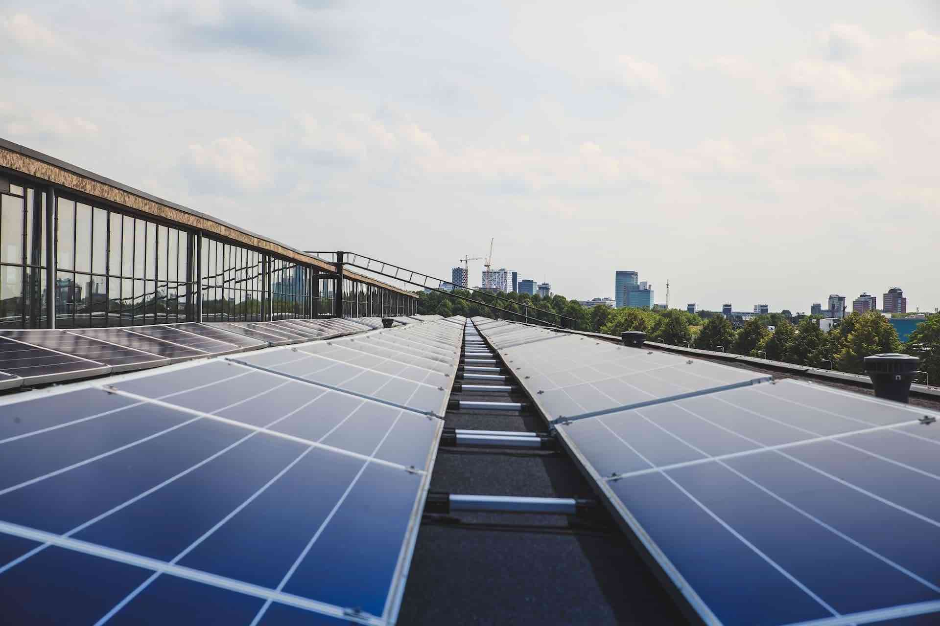découvrez l'autoconsommation individuelle, une solution durable permettant de produire et consommer sa propre énergie. apprenez comment optimiser votre consommation d'électricité, réduire vos factures et contribuer à la transition énergétique tout en préservant l'environnement.
