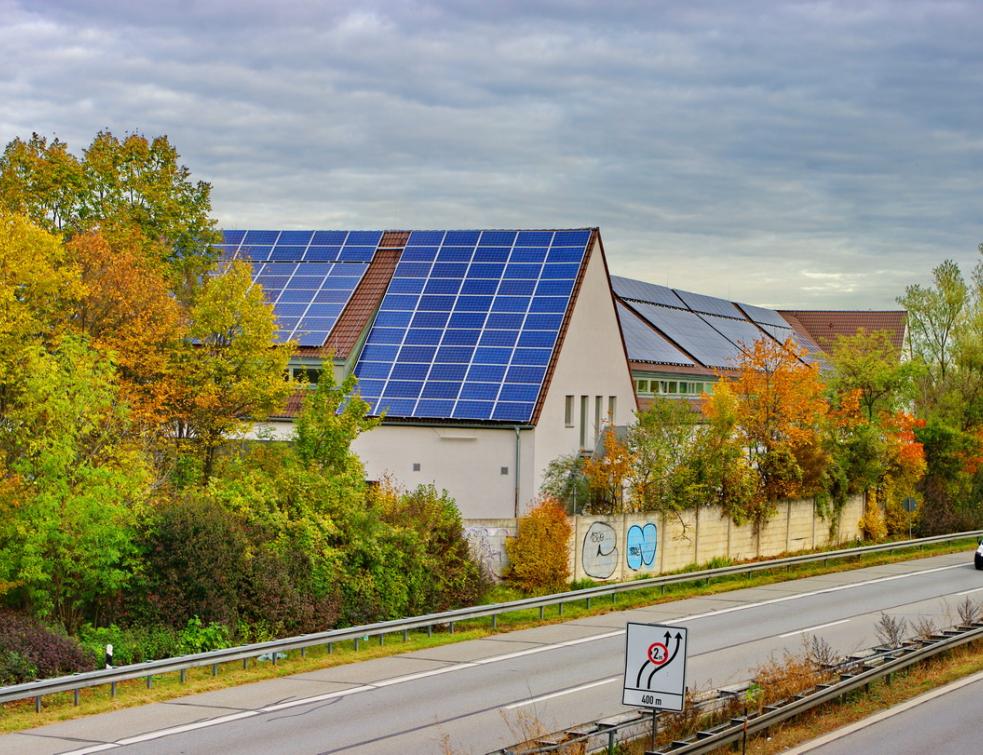 découvrez l'autoconsommation photovoltaïque : une solution durable et économique pour produire votre propre énergie solaire, réduire votre facture d'électricité et contribuer à la protection de l'environnement.
