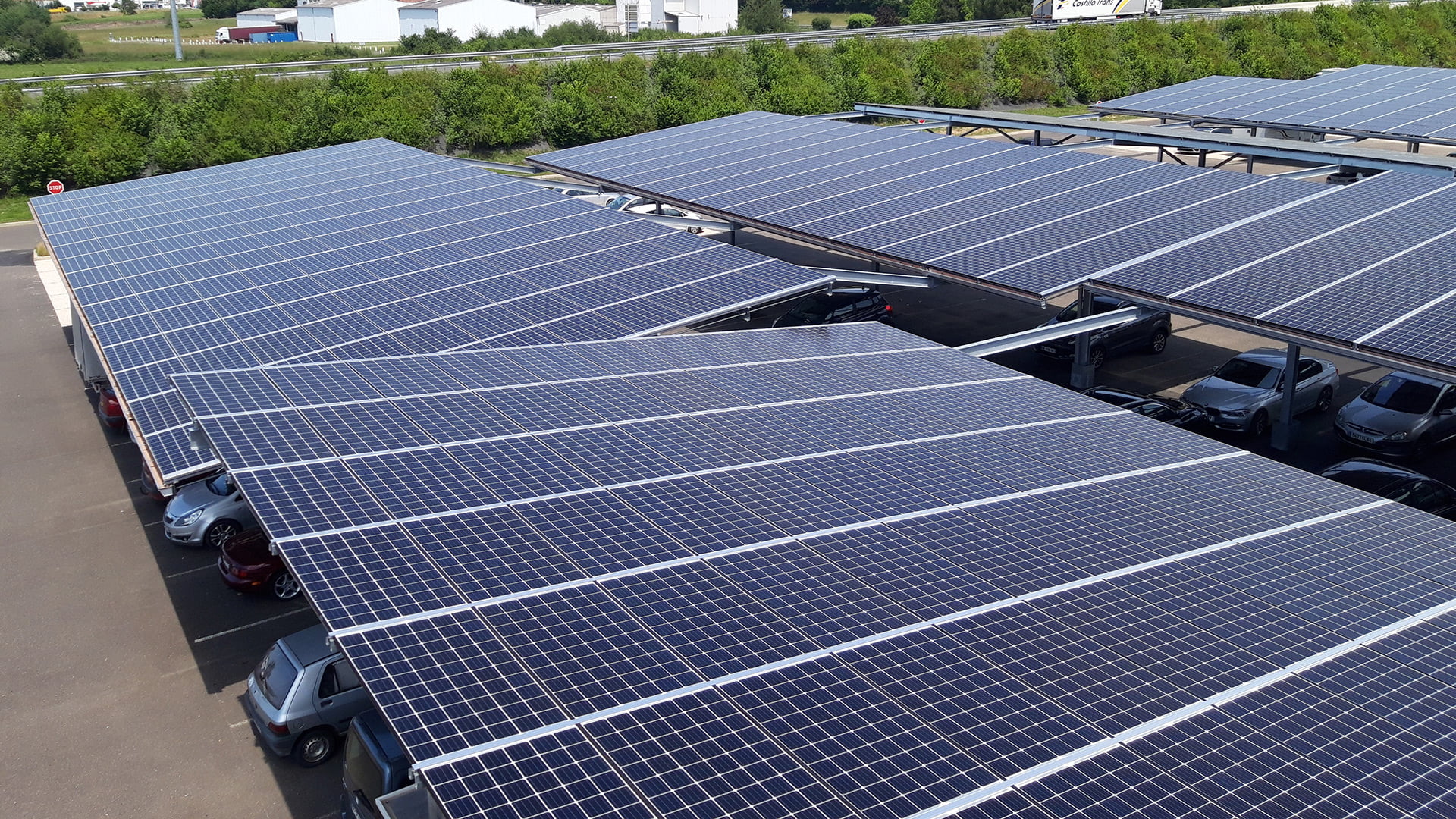 découvrez les avantages de l'autoconsommation solaire : une solution durable et économique pour réduire votre facture d'électricité tout en contribuant à la protection de l'environnement. apprenez comment transformer votre domicile en producteur d'énergie grâce à des panneaux solaires adaptés à vos besoins.