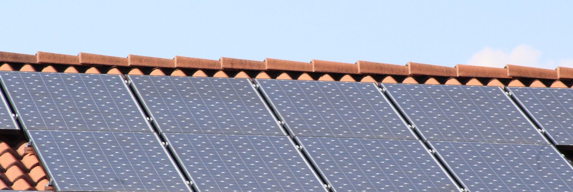 découvrez comment l'autoproduction solaire vous permet de produire votre propre électricité verte, de réduire vos factures d'énergie et de contribuer à la protection de l'environnement. explorez les avantages, les étapes de mise en œuvre et les solutions adaptées à vos besoins.