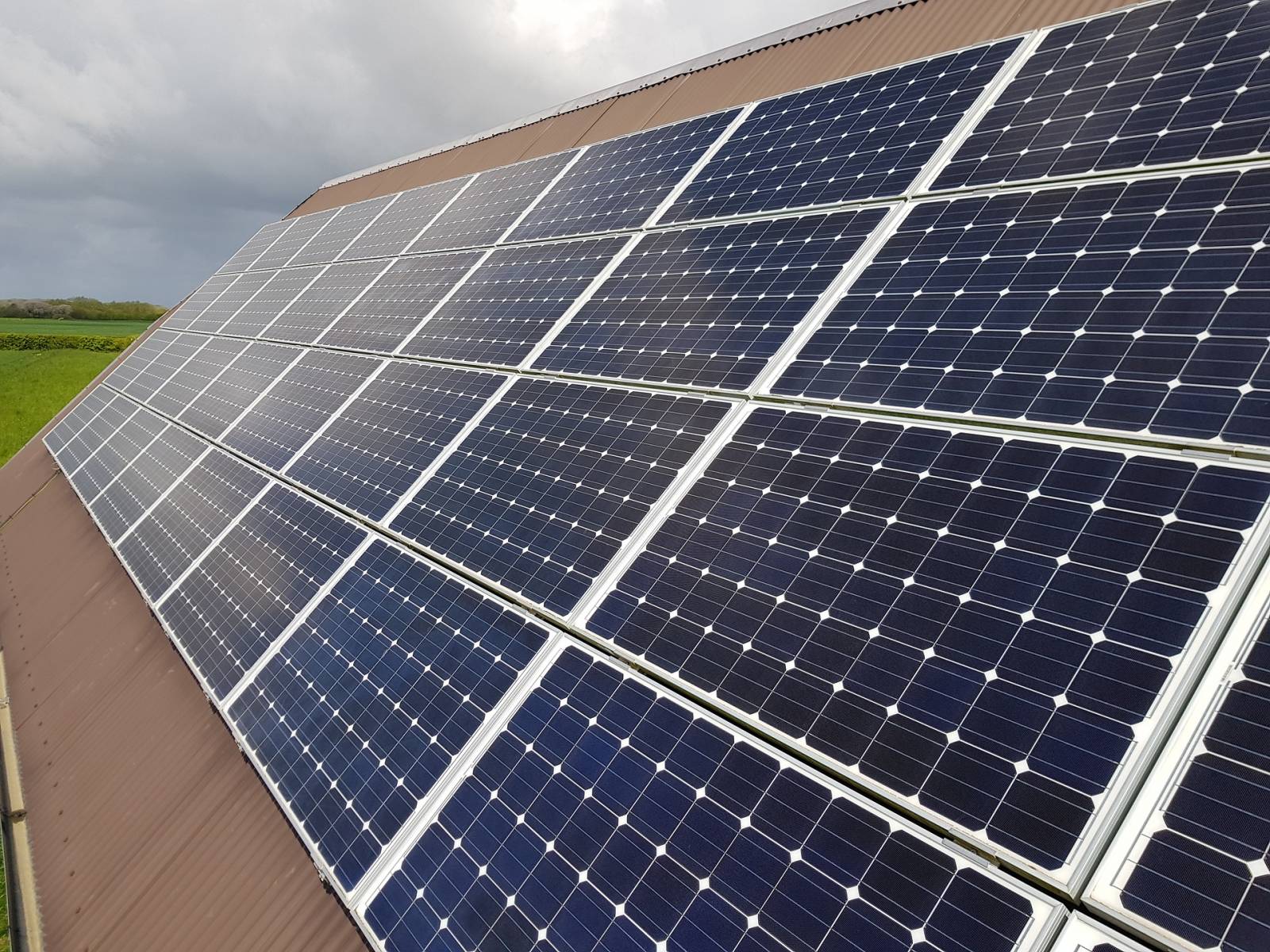 découvrez notre guide des avis sur les panneaux photovoltaïques. analysez les retours d'expérience des utilisateurs, comparez les meilleures marques et faites le choix éclairé pour votre installation solaire.