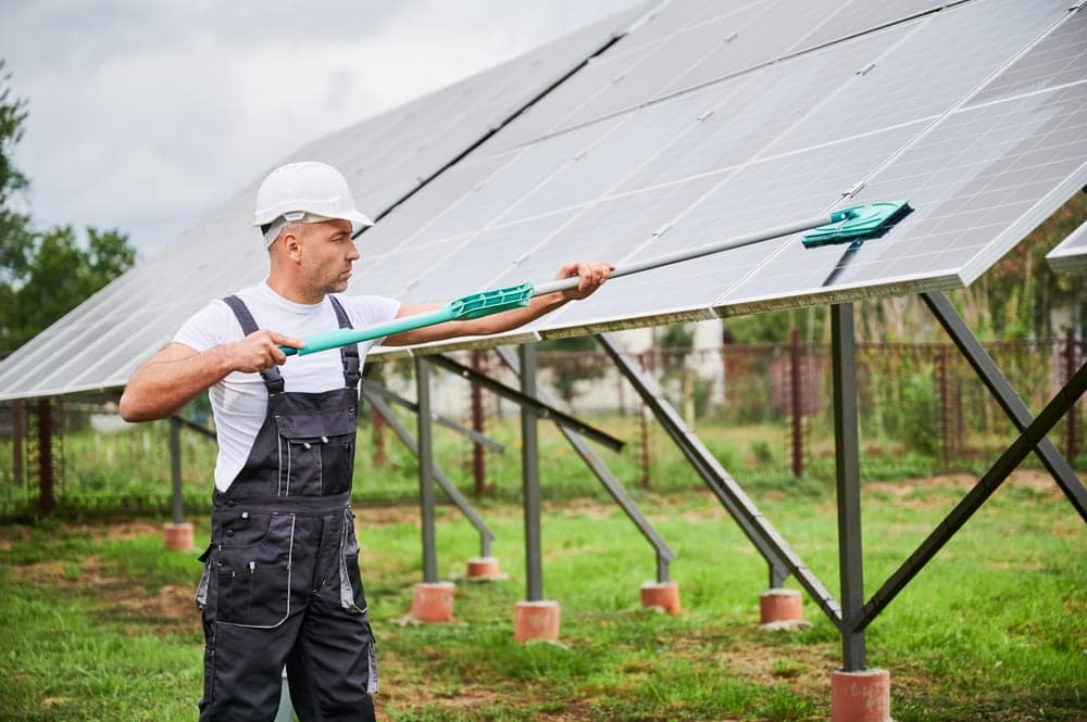découvrez notre balai panneau solaire, l'outil idéal pour entretenir vos espaces extérieurs tout en préservant l'environnement. profitez d'une solution éco-énergétique pour le nettoyage, alliant performance et durabilité grâce à l'énergie solaire.