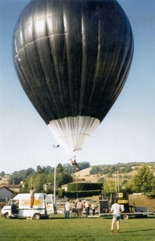 découvrez les ballons solaires, une innovation éco-responsable qui utilise l'énergie du soleil pour flotter. parfaits pour animer vos événements ou simplement profiter du ciel, ces ballons sont à la fois esthétiques et durables. apportez une touche de magie et de nature à votre prochaine fête avec nos ballons solaires!