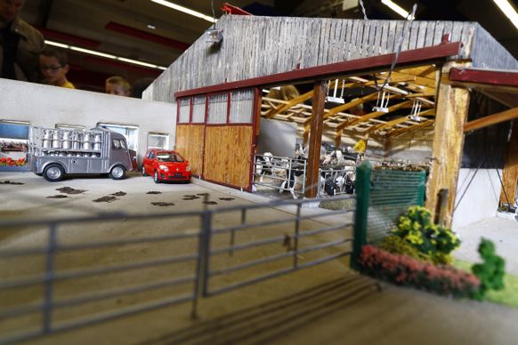 découvrez notre sélection de bâtiments agricoles miniatures, idéaux pour les passionnés de modélisme et les décors de jardin. ces maquettes détaillées apportent une touche authentique à vos projets et offrent une représentation fidèle de l'architecture agricole.
