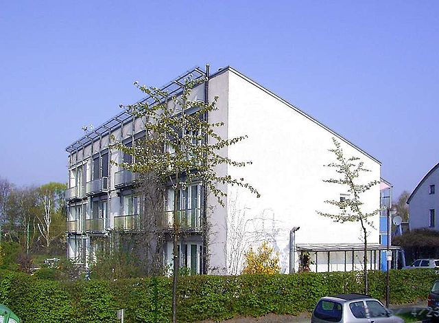découvrez le concept de bâtiment bepos, une solution innovante et écologique qui produit plus d'énergie qu'il n'en consomme. explorez les avantages en matière de durabilité et d'efficacité énergétique pour un avenir plus vert.