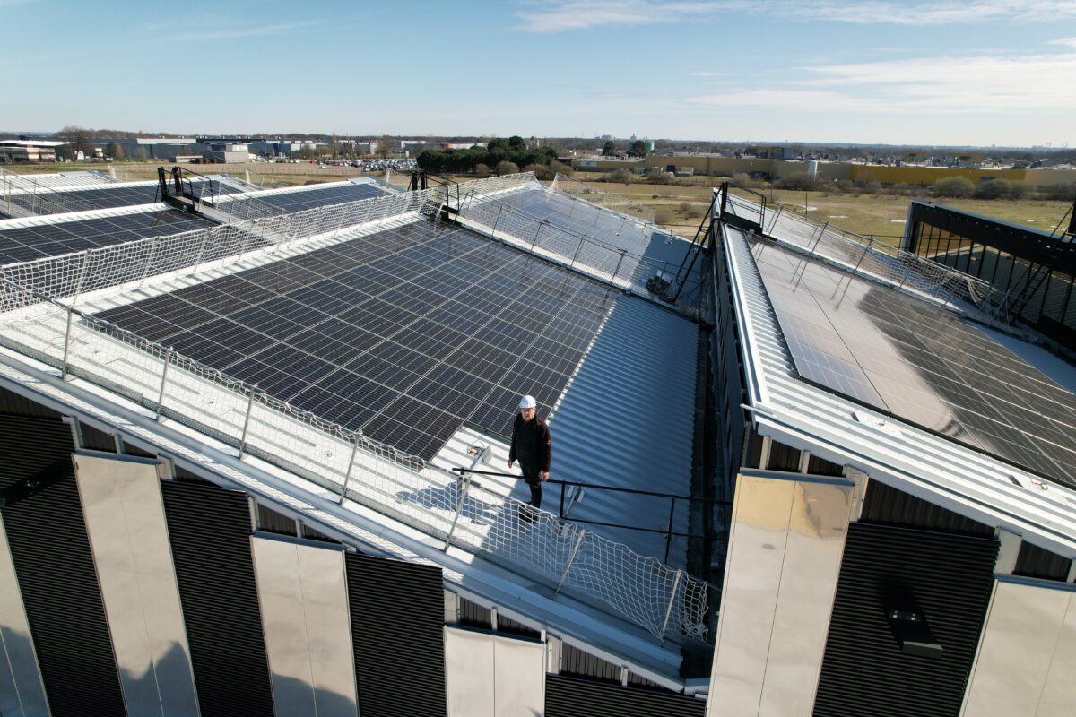 découvrez comment les bâtiments en france intègrent des solutions solaires innovantes pour une construction écologique et durable. informez-vous sur les avantages de l'énergie solaire dans le secteur immobilier et les initiatives pour un avenir énergétique responsable.