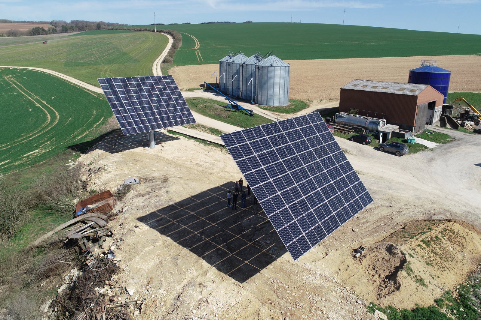 découvrez le bâtiment solaire du crédit agricole, une initiative innovante alliant durabilité et efficacité énergétique. ce projet écologique témoigne de l'engagement de la banque pour un avenir respectueux de l'environnement. apprenez-en plus sur ses caractéristiques et son impact positif.