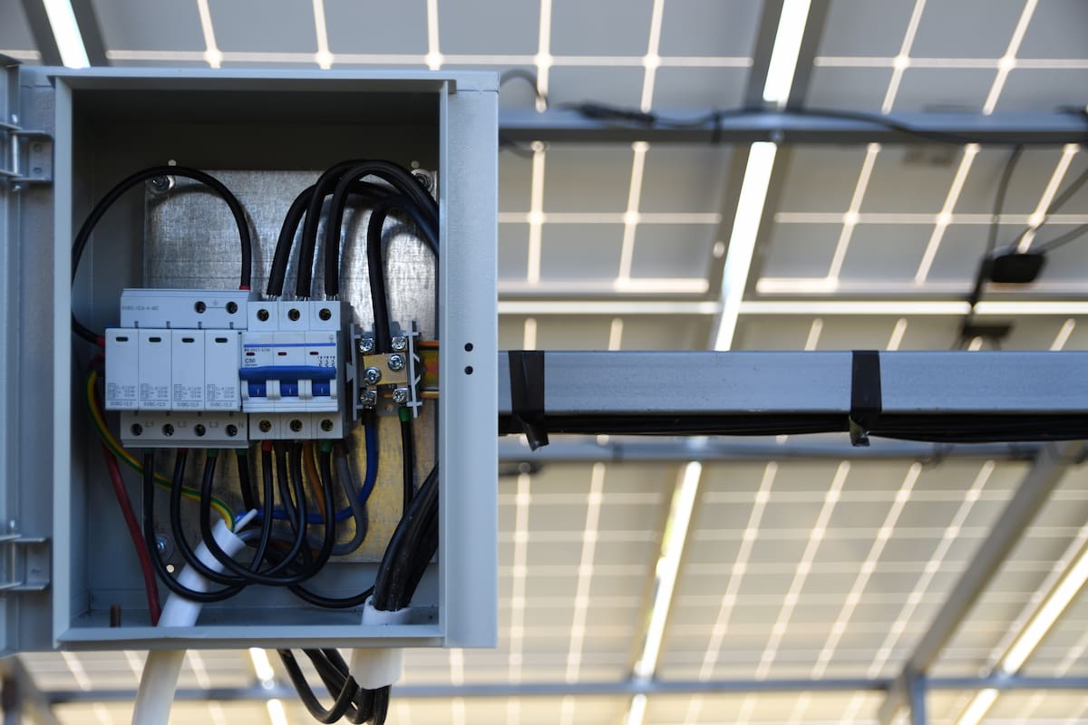 découvrez comment réaliser un branchement solaire efficace pour optimiser votre installation photovoltaïque. suivez nos conseils pour tirer le meilleur parti de l'énergie solaire et réduire votre facture d'électricité tout en contribuant à la protection de l'environnement.