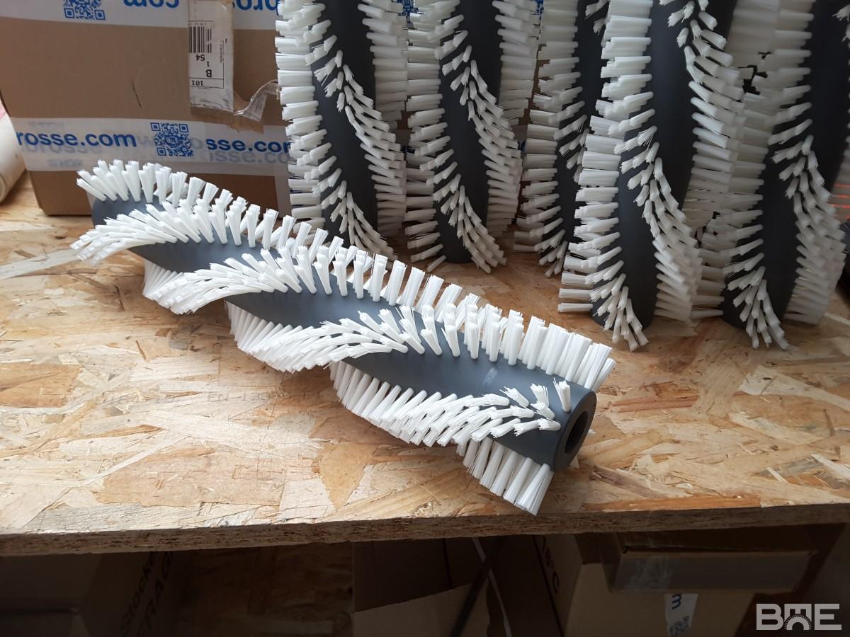 découvrez notre brosse solaire innovante, idéale pour un entretien facile et efficace de vos surfaces extérieures. profitez de la puissance de l'énergie solaire pour des résultats optimaux tout en préservant l'environnement. parfaite pour nettoyer vos terrasses, patios et plus encore !