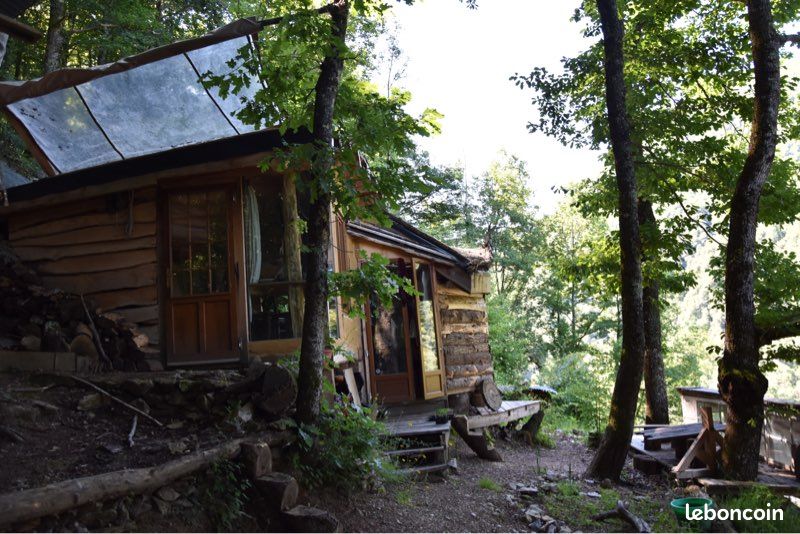 découvrez le coût d'une cabane autonome : une alternative écologique et économique pour vivre de façon indépendante. explorez nos conseils pour planifier votre projet et optimiser votre budget.