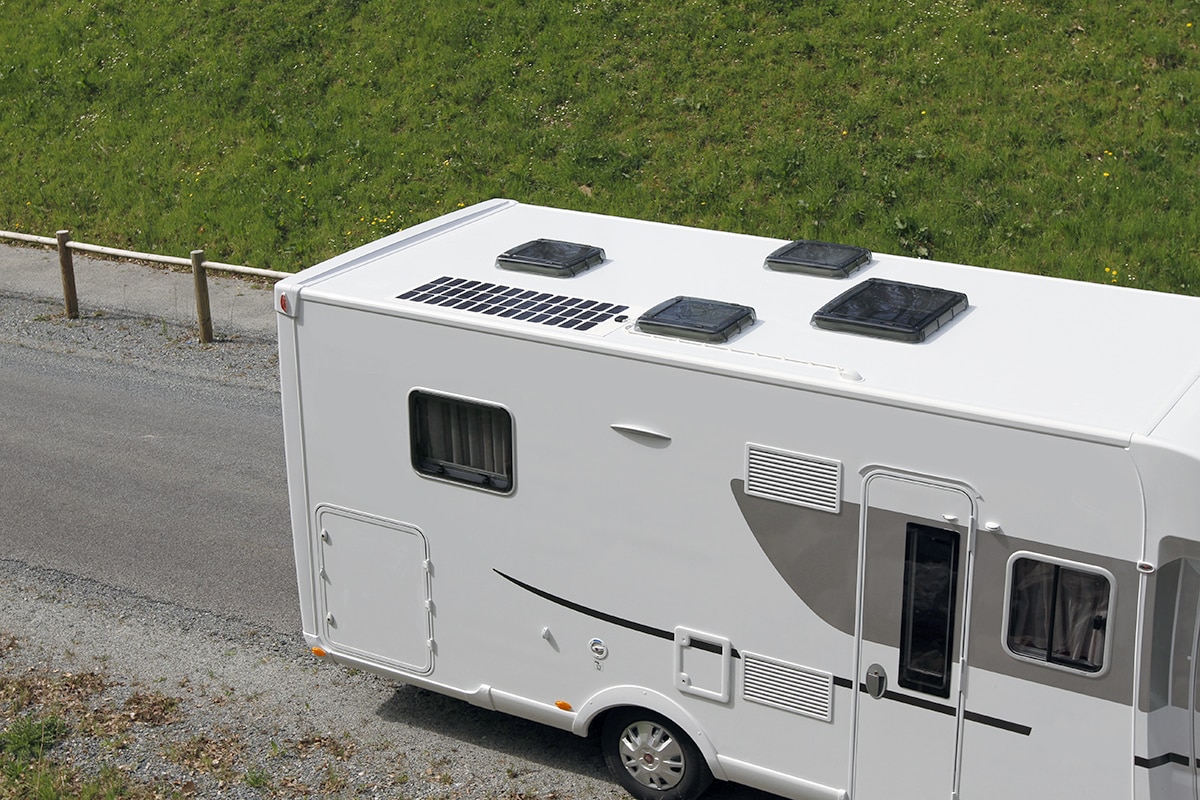 découvrez le confort et l'autonomie du camping-car solaire. profitez de vos escapades en pleine nature tout en respectant l'environnement grâce à des panneaux solaires innovants. explorez de nouveaux horizons sans limite!