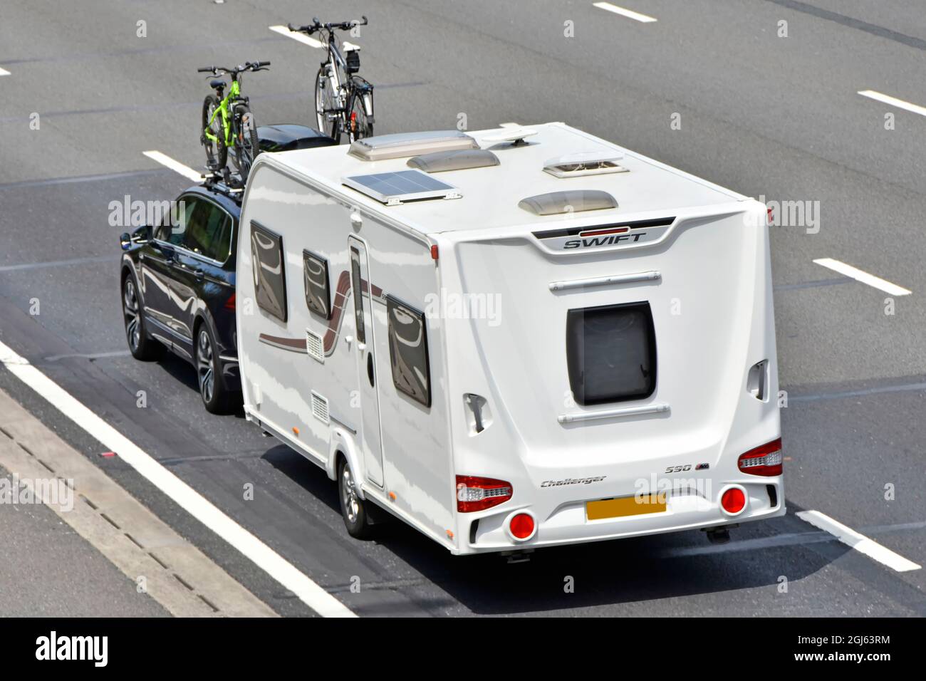 découvrez la caravane solaire, une solution innovante pour voyager en harmonie avec la nature. équipée de panneaux solaires, elle vous offre autonomie et confort tout en réduisant votre empreinte écologique. parfait pour les aventuriers soucieux de l'environnement !
