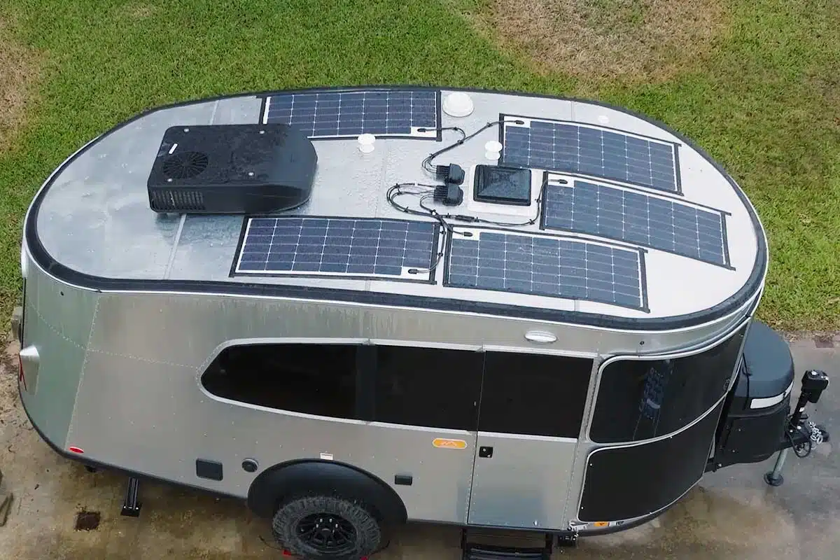 découvrez la caravane solaire, une solution innovante pour voyager de manière écologique tout en bénéficiant de l'autonomie énergétique. idéale pour les aventuriers et les amoureux de la nature, cette caravane allie confort et respect de l'environnement. explorez de nouveaux horizons tout en préservant la planète !
