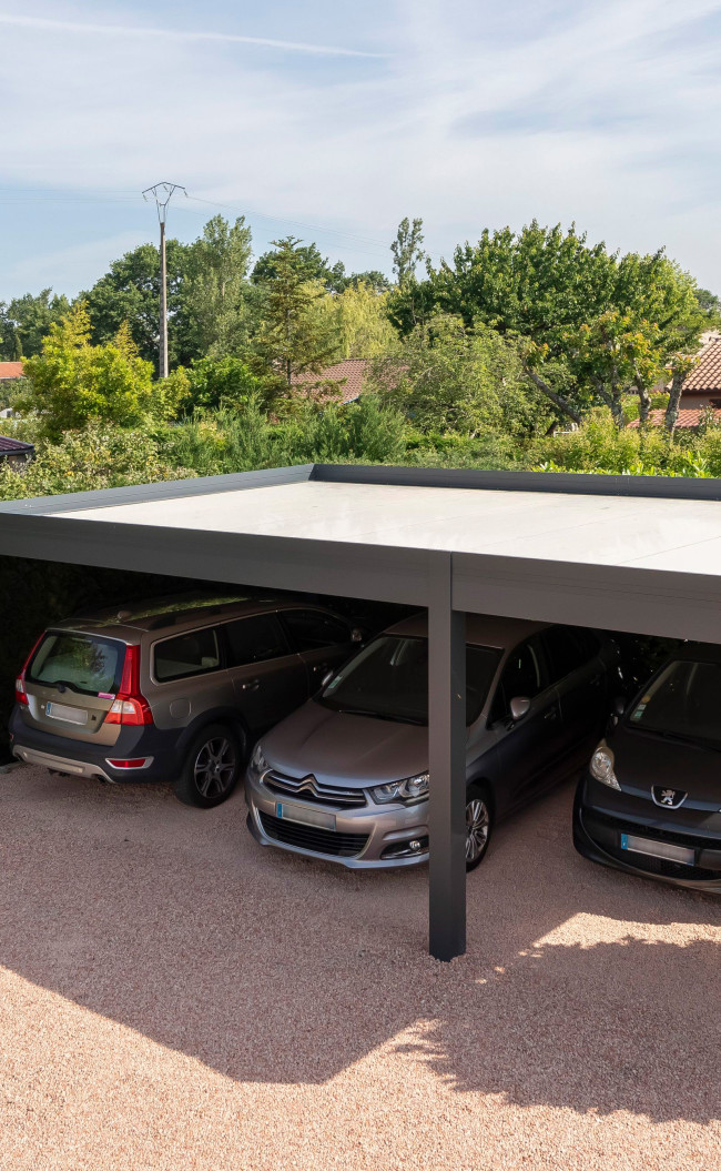 découvrez notre carport spacieux conçu pour abriter jusqu'à 3 voitures. alliant style et fonctionnalité, il protège votre véhicule des intempéries tout en embellissant votre extérieur. idéal pour les familles nombreuses ou les amateurs de voitures !