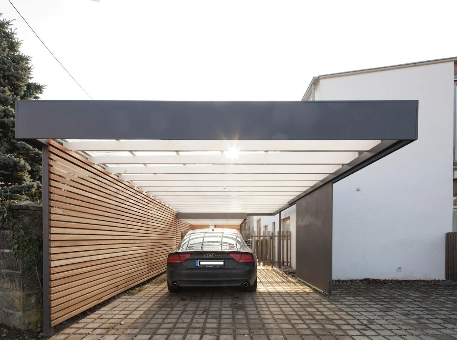 découvrez notre carport de 30m2, idéal pour protéger votre véhicule des intempéries tout en apportant une touche d'esthétisme à votre extérieur. robuste et design, ce carport s'intègre parfaitement dans votre jardin ou votre allée. optez pour une solution durable et pratique dès aujourd'hui.