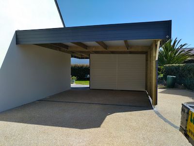 découvrez notre carport avec abri, une solution idéale pour protéger votre véhicule tout en offrant un espace de rangement supplémentaire. conçu pour allier esthétisme et fonctionnalité, cet abri polyvalent s'intègre parfaitement à votre jardin ou votre espace extérieur. protégez votre voiture des intempéries tout en bénéficiant d'un espace pratique pour vos outils ou équipements.
