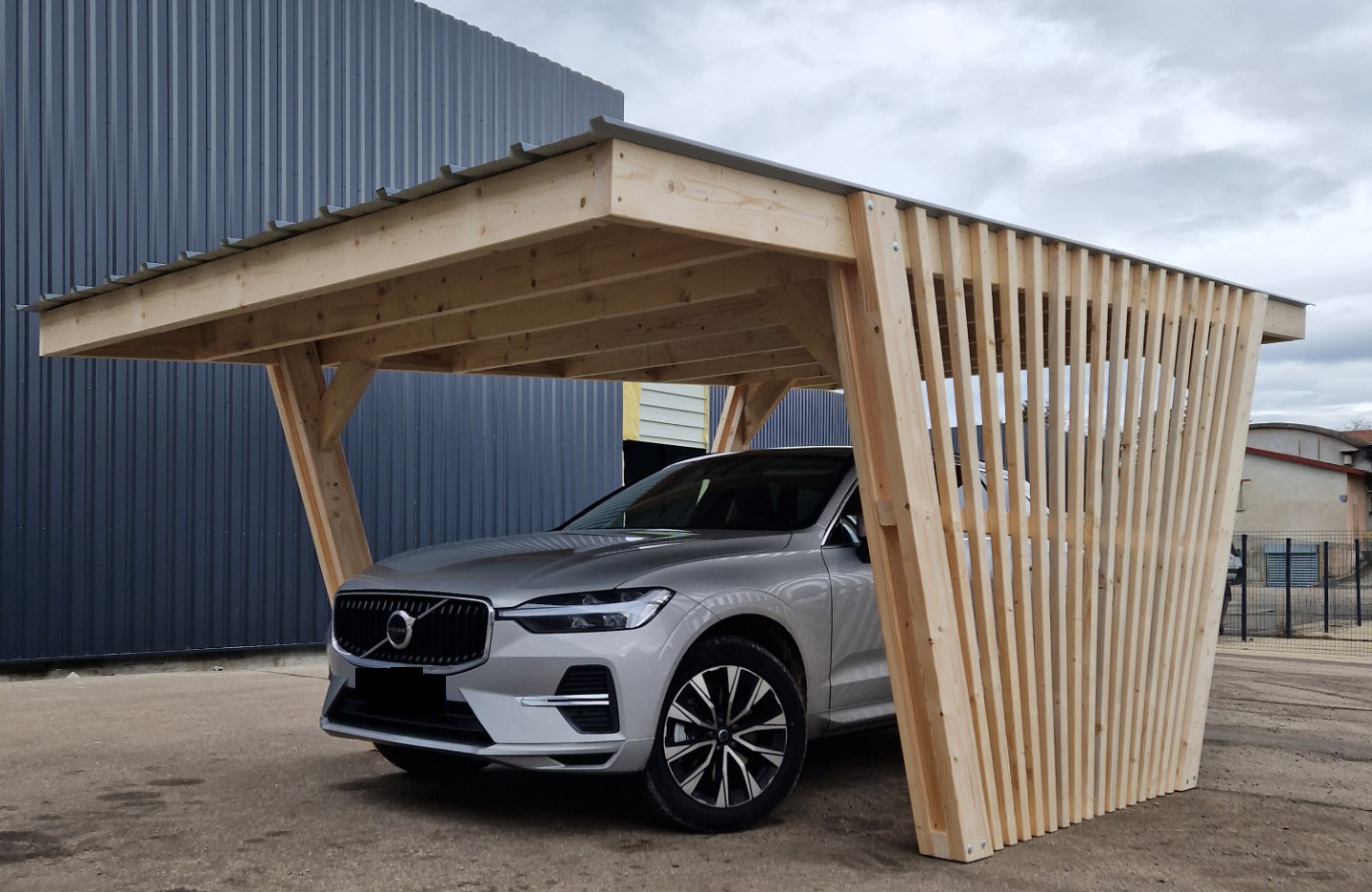 découvrez notre sélection de carports en bois, alliant esthétique et protection pour vos véhicules. fabriqués avec des matériaux de qualité, nos carports s'intègrent harmonieusement dans votre jardin tout en offrant une solution durable contre les intempéries.