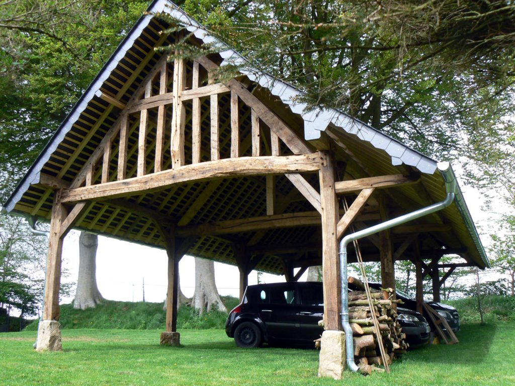 découvrez nos carports en normandie, alliant design et fonctionnalité. protégez votre véhicule des intempéries tout en embellissant votre extérieur. un choix idéal pour allier simplicité et élégance dans votre jardin.