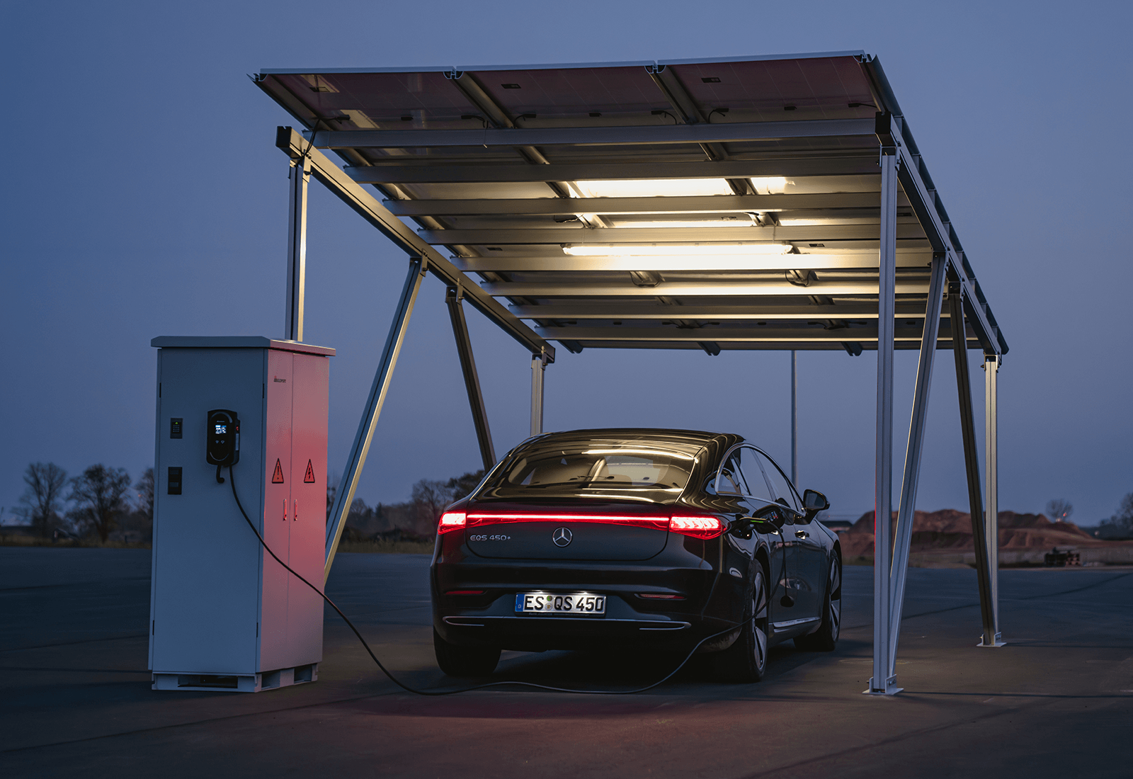 découvrez notre carport solaire, une solution innovante alliant protection pour votre véhicule et production d'énergie renouvelable. profitez d'une installation esthétique et écologique qui valorise votre propriété tout en réduisant votre empreinte carbone.